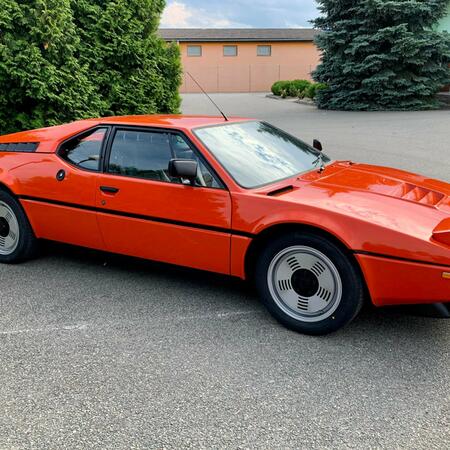 ‼️ Potvrzeno ‼️ BMW M1 (1981) Moc se těšíme…..mezi vozy na úterní...