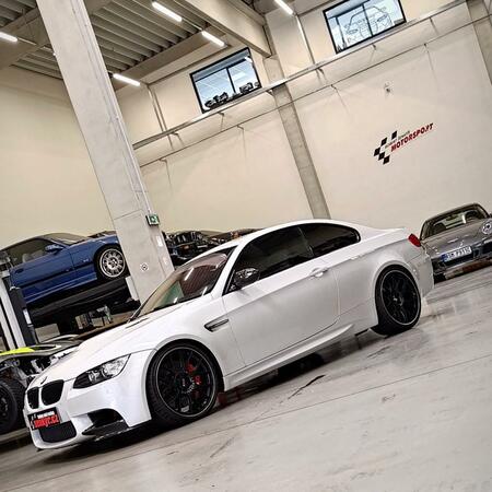 Přestavba BMW M3 E92 Coupé v podání @senkyrmotorsport. Motor...