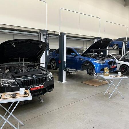 2x M5 F10 na preventivní výměnu ojničních ložisek a další...