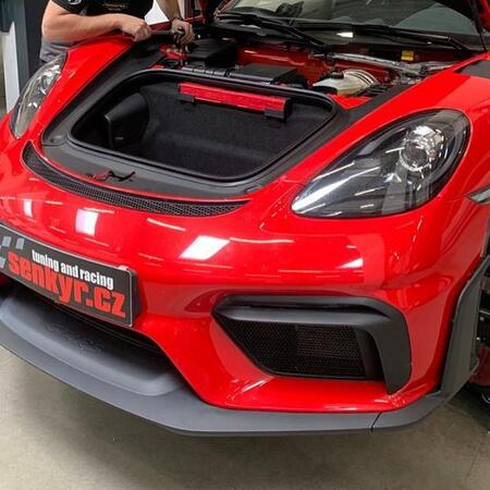 Setup vozu Porsche Cayman GT4 RS pomocí geometrie @manthey_racing...