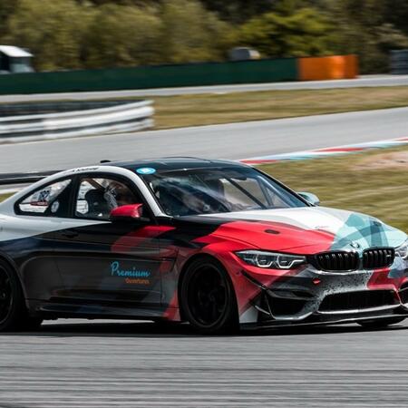 Závodní auta jako vždy ve velkém počtu na trackday akci Šenkýř...