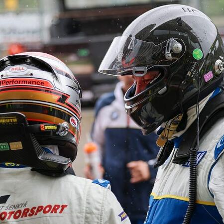 Těžký 12h závod v extrémně náročných podmínkách tady ve Spa Francorchamps....