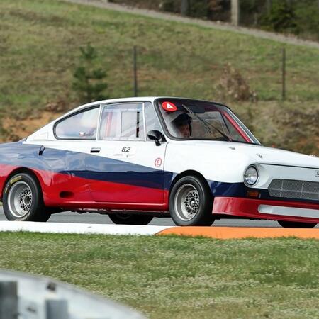 Závodní auta jsou součástí každé trackday akce Šenkýř Motorsport....