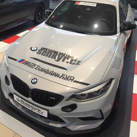 M2 Competition Trackday Evo - pokud vás zajímá náš trackday projekt a pojedete kolem brněnského Renocaru, zastavte se podívat do showroomu BMW M k @bmw_kovalcik....