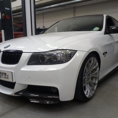 BMW E90 a perfektní doladění jízdních vlastností i designu cenově...