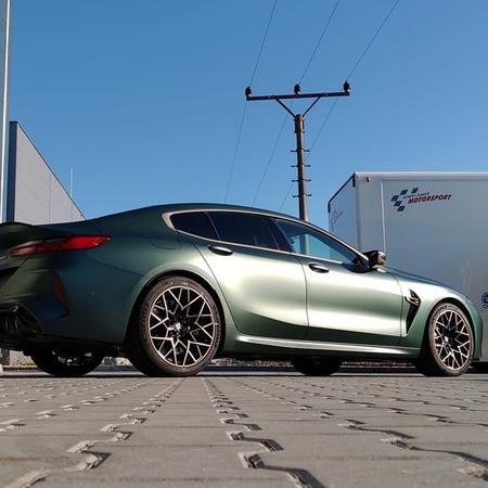 BMW M8 F92 Aurora Diamond Green a změna barvy z lesku na mat...