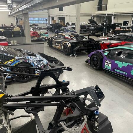 Závodní Lamborghini, Porsche, BMW, Aston Martin, Jaguar,...