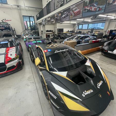 Závodní Lamborghini, Porsche, BMW, Aston Martin, Jaguar,...