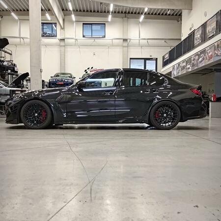 Montáž sportovních pružin KW HAS do sedanu BMW M3 CS. U těchto...