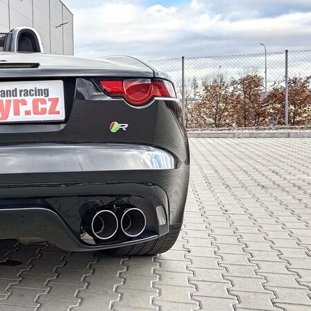 5-litrový Jaguar F-Type R z doby před-OPF-kové od nás dostal...