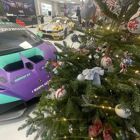 🎄 Vánoce v Šenkýř Motorsport 🎄 Přijeďte se podívat, máme...