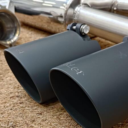 Instalujeme bestseller - výfuk dÄHLer HP do BMW X5 M 60i.
Pro...