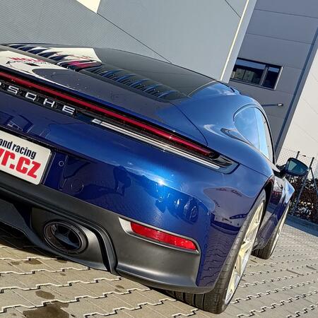 Nový sportovní výfuk Akrapovič Slip-On Race Line z vysoce...