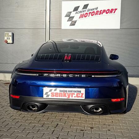 Nový sportovní výfuk Akrapovič Slip-On Race Line z vysoce...