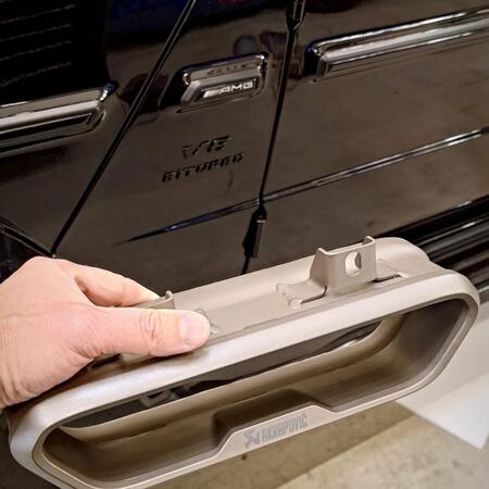 Ten zvuk je nezapomenutelný!🔊🔊🔊 Další montáž výfuku Akrapovič...