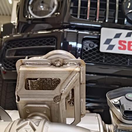 Ten zvuk je nezapomenutelný!🔊🔊🔊 Další montáž výfuku Akrapovič...