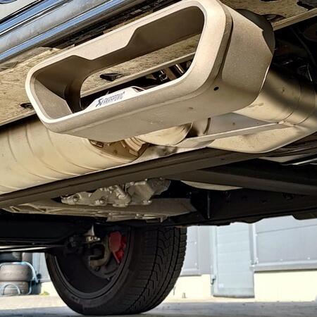 Ten zvuk je nezapomenutelný!🔊🔊🔊 Další montáž výfuku Akrapovič...