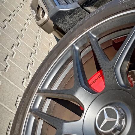 Ten zvuk je nezapomenutelný!🔊🔊🔊 Další montáž výfuku Akrapovič...