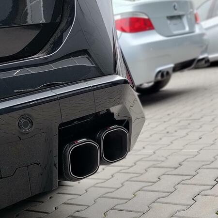 Montujeme sportovní výfuk Akrapovič Slip-On Line do nového...