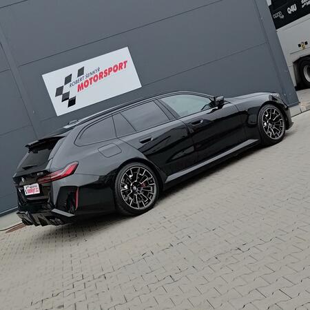 Montujeme sportovní výfuk Akrapovič Slip-On Line do nového...