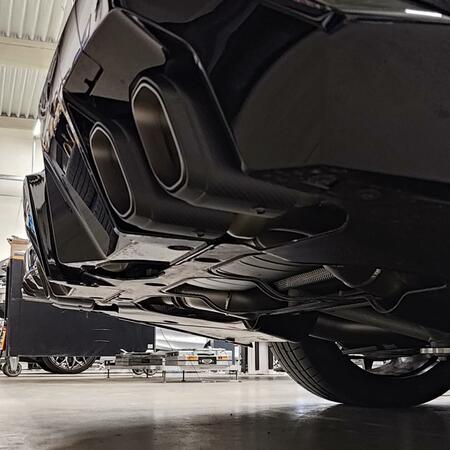 Montujeme sportovní výfuk Akrapovič Slip-On Line do nového...