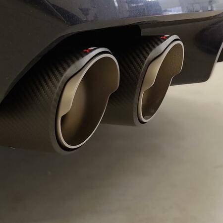 Instalaci výfukového systému Akrapovič jsme doplnili o aero...