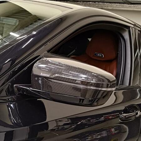 Instalaci výfukového systému Akrapovič jsme doplnili o aero...