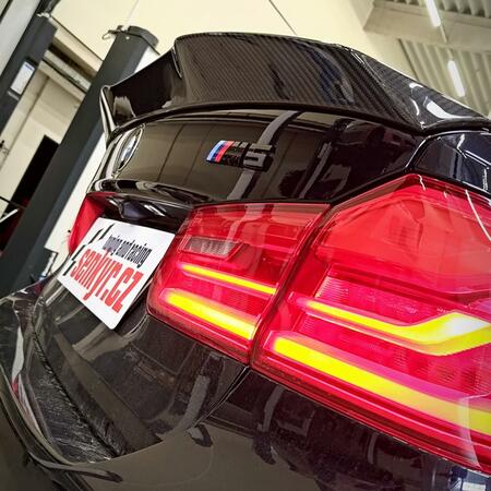 Instalaci výfukového systému Akrapovič jsme doplnili o aero...