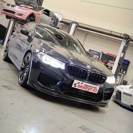 Instalaci výfukového systému Akrapovič jsme doplnili o aero...