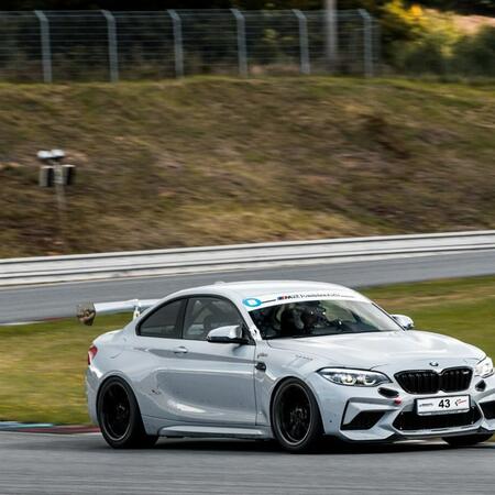 Velmi rychlých BMW M2 Trackday Evo (F87) vzniklo v Šenkýř...