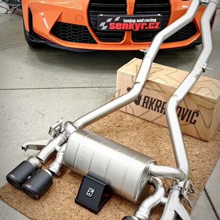 Super zvuk titanového výfuku Akrapovič ladí s individuálním...