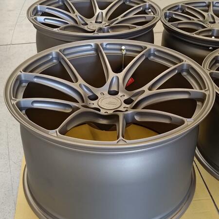 Na zakázku vyráběná kovaná kola BC Forged KZ05 pro Mercedes-AMG...