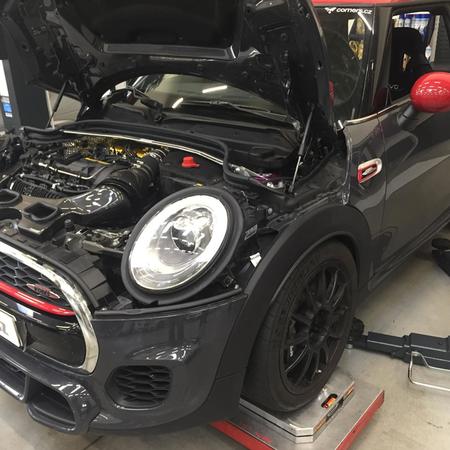 Mini John Cooper Works F56 a KW Clubsport s nastavovatelným horním...