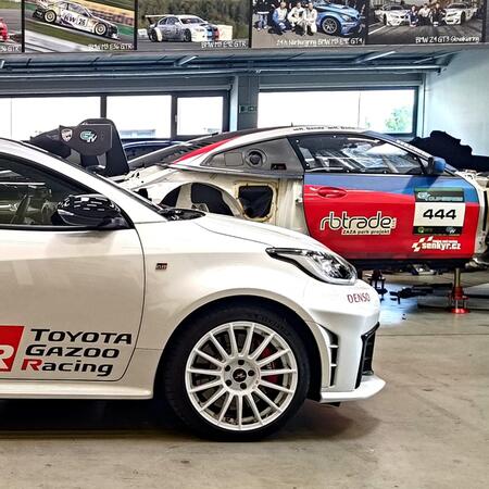 Hezký projekt Toyota GR Yaris jsme završili výrazným křídlem...