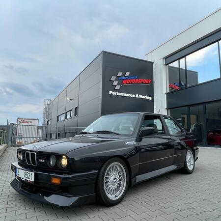 BMW M3 E30 2,3l, rok 1989 …..již 20 let nám v Šenkýř Motorsport...
