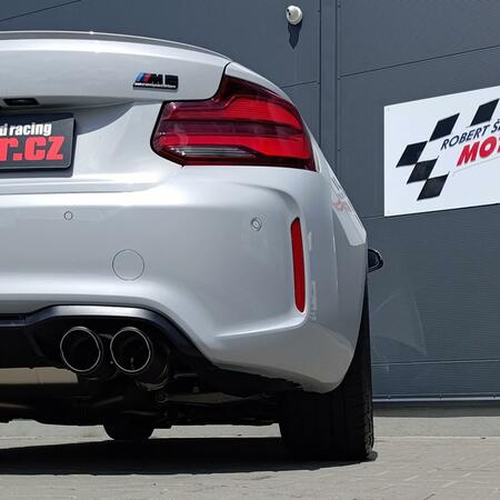 Sportovní výfuk Akrapovič Slip-On Line rozšířený o středové...