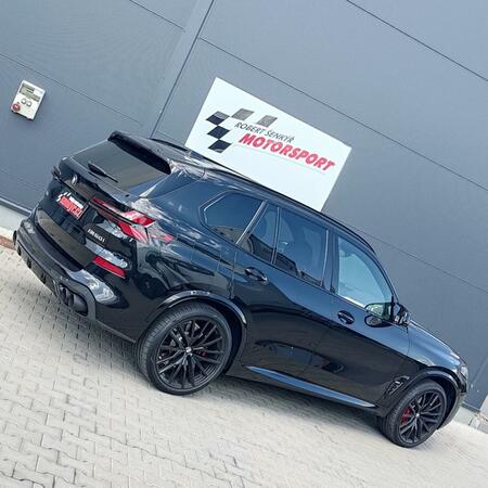 Instalujeme sportovní výfuk dÄHLer HP do BMW X5 M 60i. Kromě...