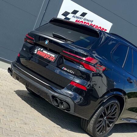 Instalujeme sportovní výfuk dÄHLer HP do BMW X5 M 60i. Kromě...
