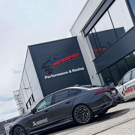 Společně s Akrapovič jsme dnes představili našim zákazníkům...