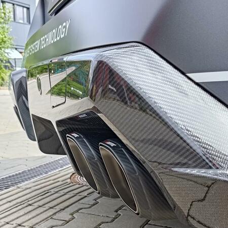 Společně s Akrapovič jsme dnes představili našim zákazníkům...