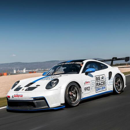 Porsche 992 GT3 Cup a náš program “Be a race driver”.
Šenkýř...