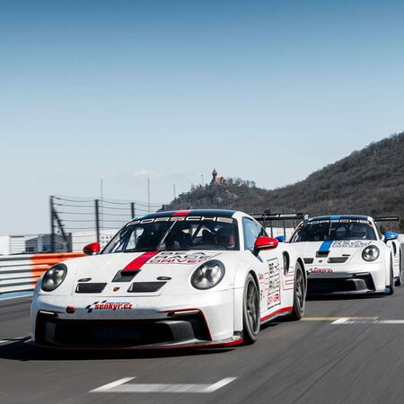 Porsche 992 GT3 Cup a náš program “Be a race driver”.
Šenkýř...