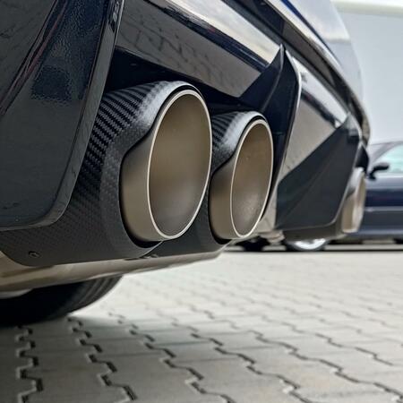 Instalací výfuku Akrapovič získal majitel power-kombi BMW...
