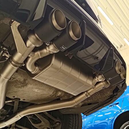 Instalací výfuku Akrapovič získal majitel power-kombi BMW...