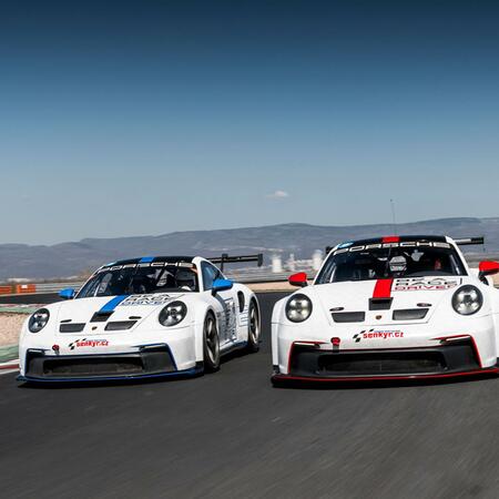 Rodina závodních vozů Porsche 911 GT3 Cup (992) týmu Šenkýř...